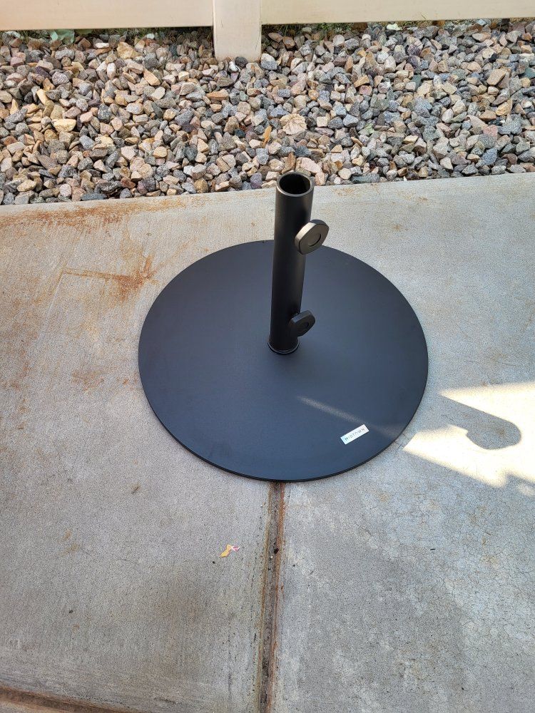 Midtown Steel Umbrella Base*
55lb