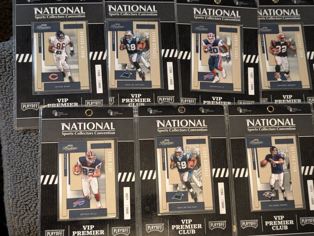 Lot of 12 Single Football Trading Cards Various Players