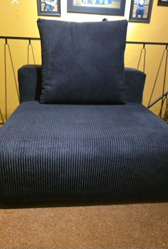 Oversized Deep Seat Sofa Chair
Modern Single