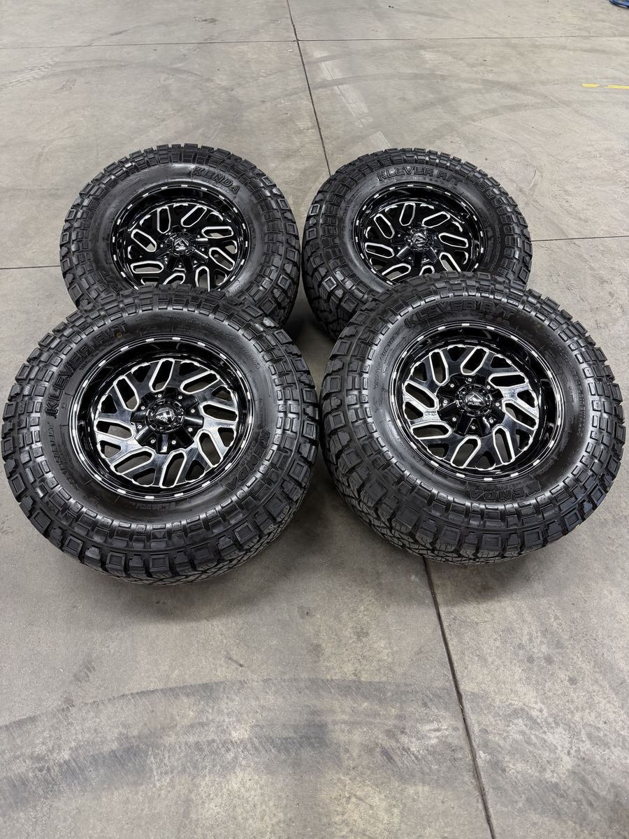 NEW 18x9 Fuel Triton Wheels/ 35x12.50r18 Kendas