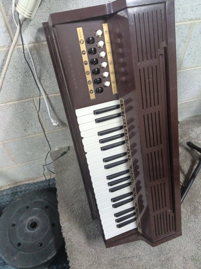 Vintage Magnus Electric Organ Model 391