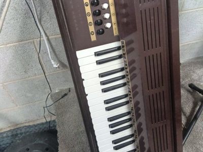 Vintage Magnus Electric Organ Model 391
