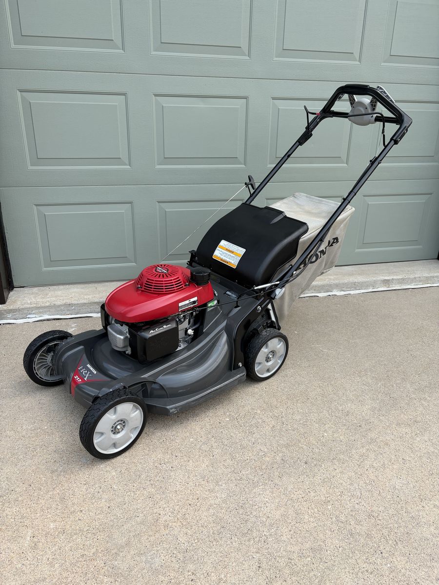 Honda HRX 217 Self-Propelled Walk-Behind Lawn Mower with Easy Start & Select Drive Control