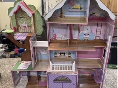 KidKraft Treehouse Most Pieces Included Dollhouse