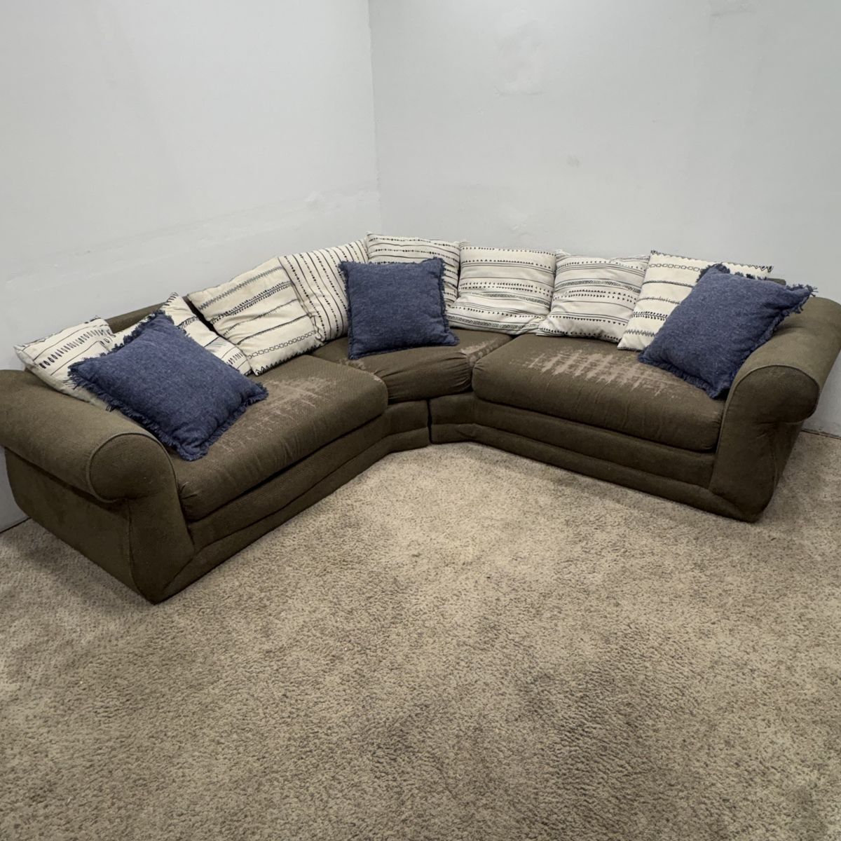 Fabric Sectional Couch With Throw Pillows