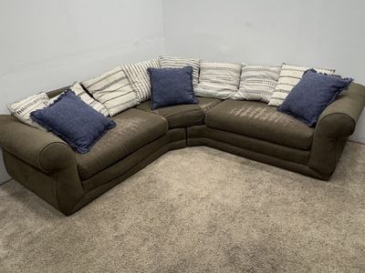 Fabric Sectional Couch With Throw Pillows