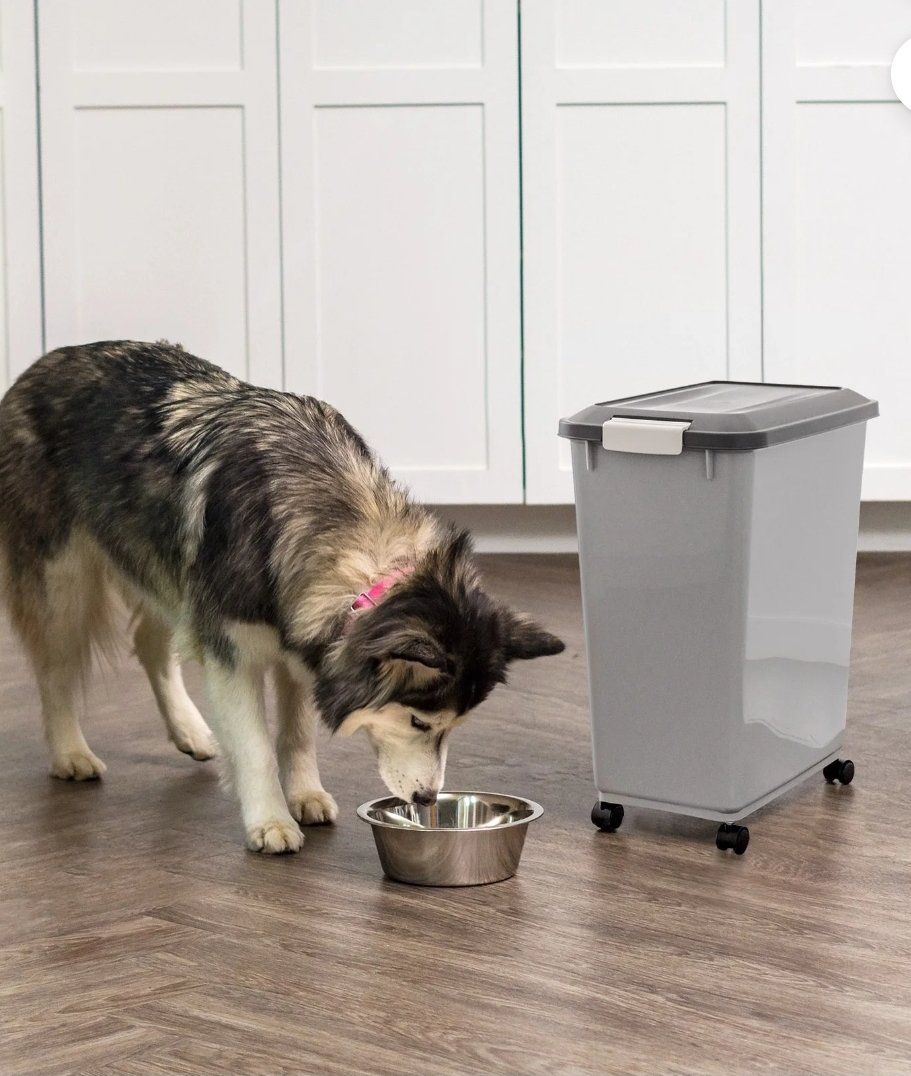 IRIS 40lbs Dog Food Storage Container with Wheels, 2-Cup Scoop, with lock seal lid Gray/Dark Gray