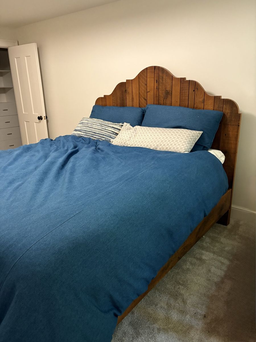 Sundance Beautiful Brown Wooden Headboard – Great Condition