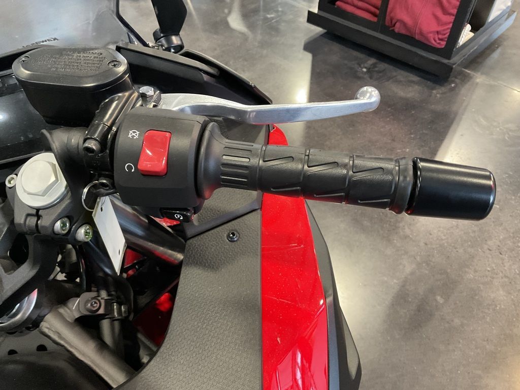 2025 Kawasaki Ninja® 500 ABS Passion Red/Metallic Flat Spark Black