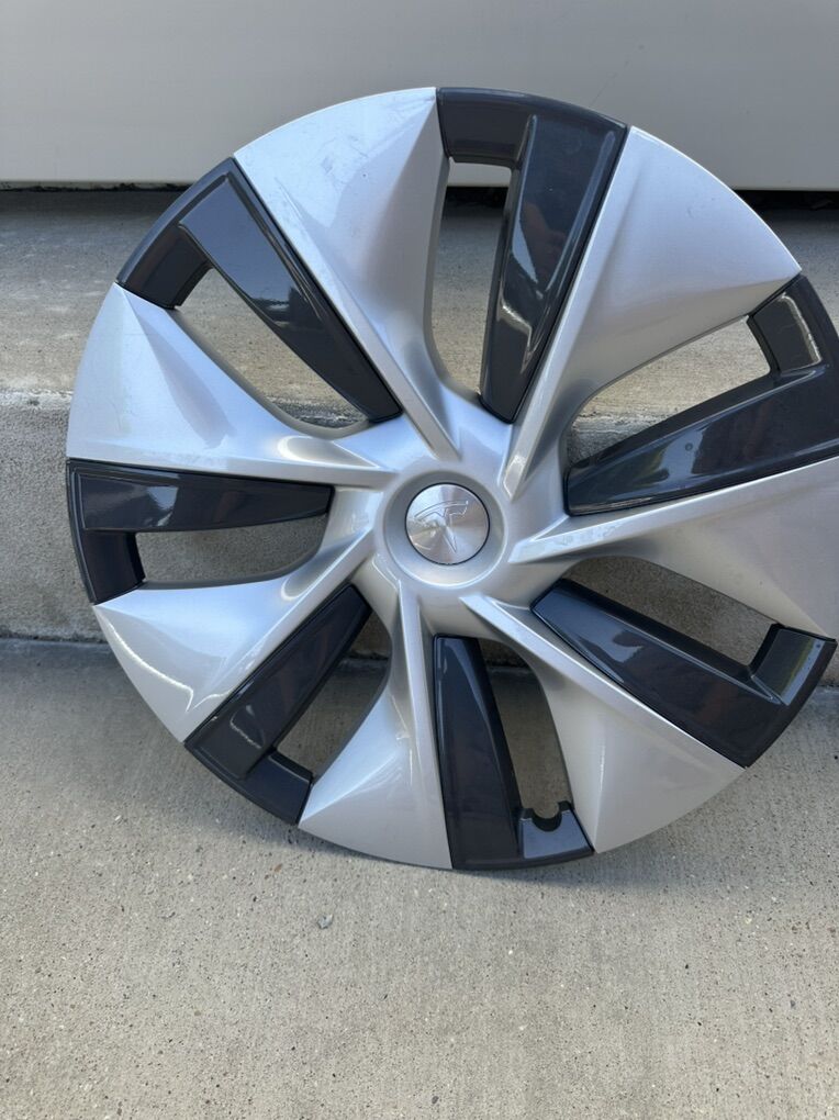 Tesla Model Y 19 Inch Wheel Hubcap Aero Cover