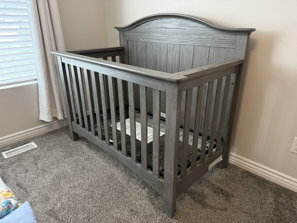 Soho Chandler Crib