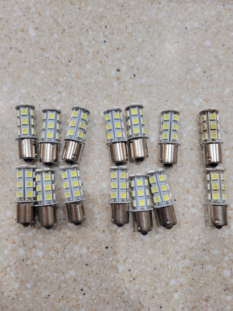 LED Light Bulbs Lot of 13 Bayonet Base 14 LED light bulbs