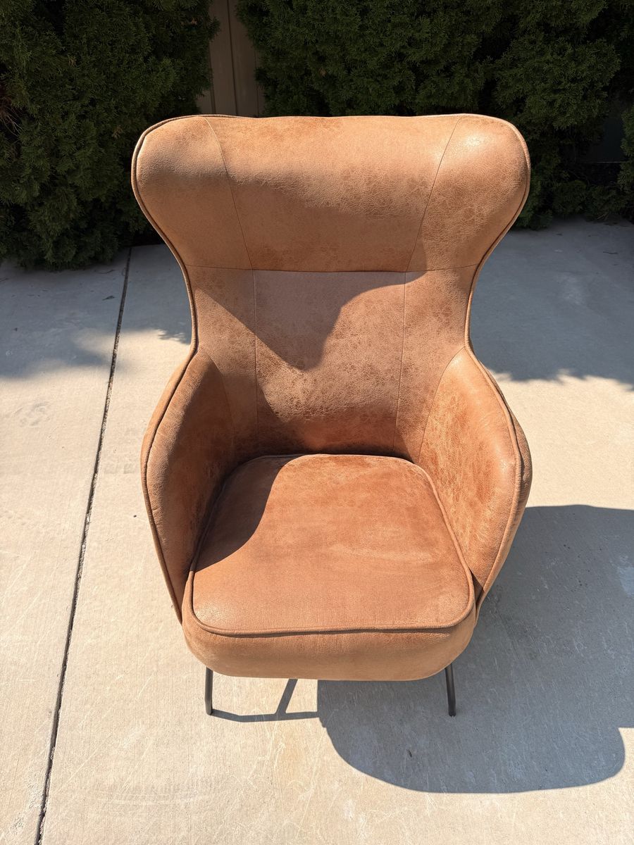 Mid-Century Modern Faux Leather Wingback Accent Armchair with Metal Legs