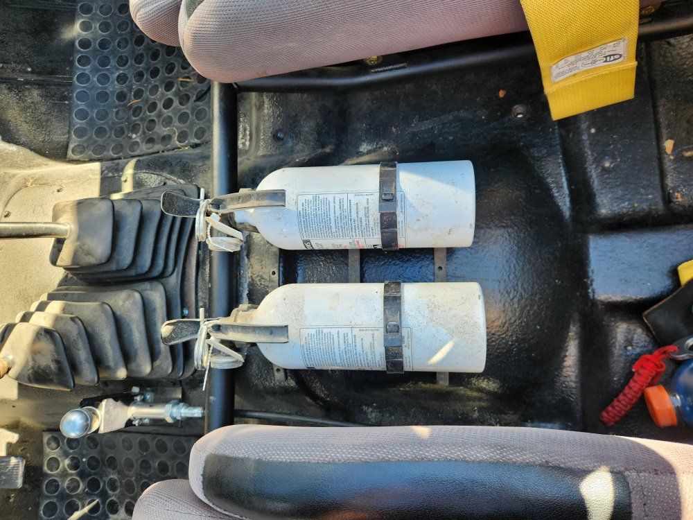 YJ Dual Fire Extinguisher Mount