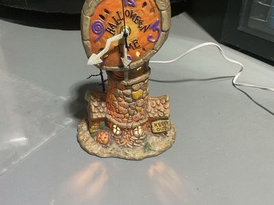 Halloween Light Up Tree House Clock