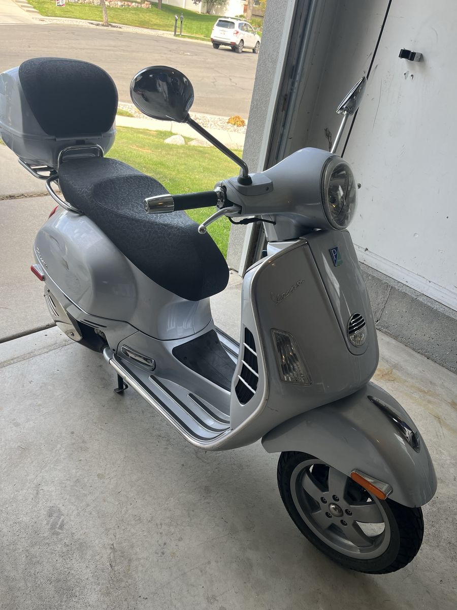 Vespa GTS 250ie Silver Scooter with Rear Top Case -  only 1,843 miles