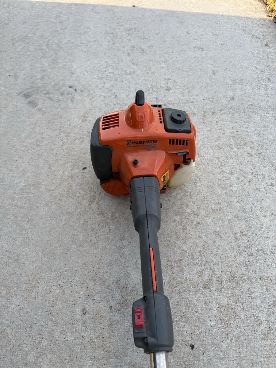 Husqvarna 223L String Trimmer