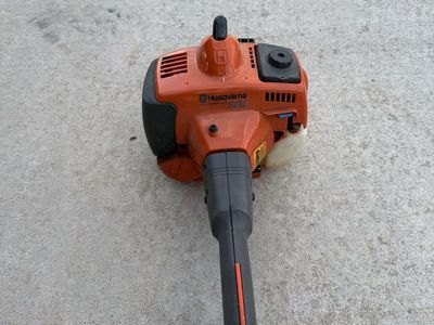 Husqvarna 223L String Trimmer