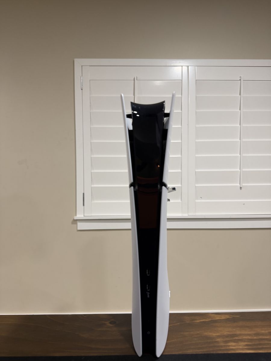 Main image 3
