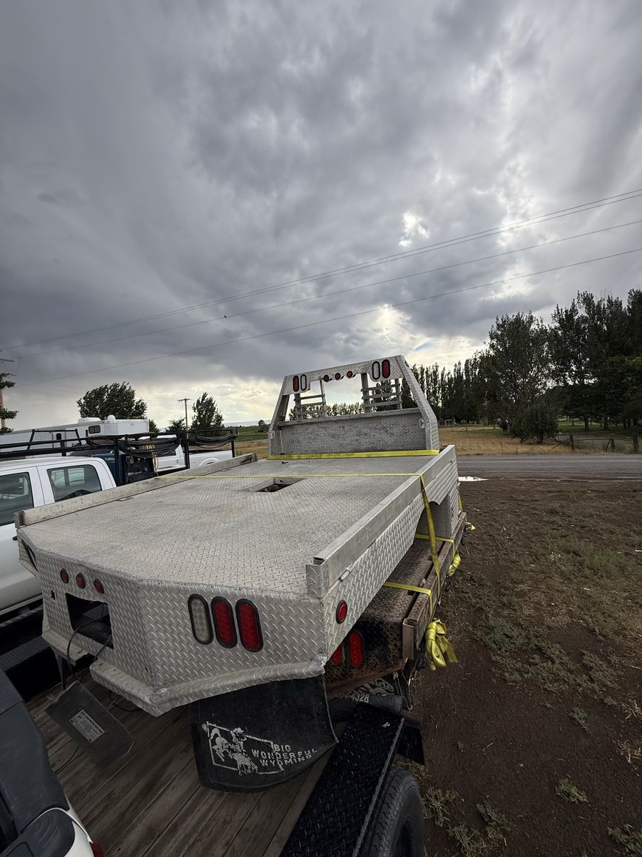 Aluminum Bradford built flatbed