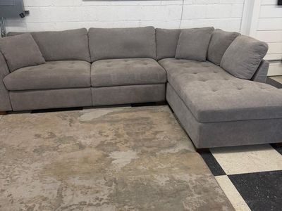 LIKE NEW!! COSTCO THOMASVILLE MILES FABRIC SECTIONAL W/ POWER FOOTREST!!