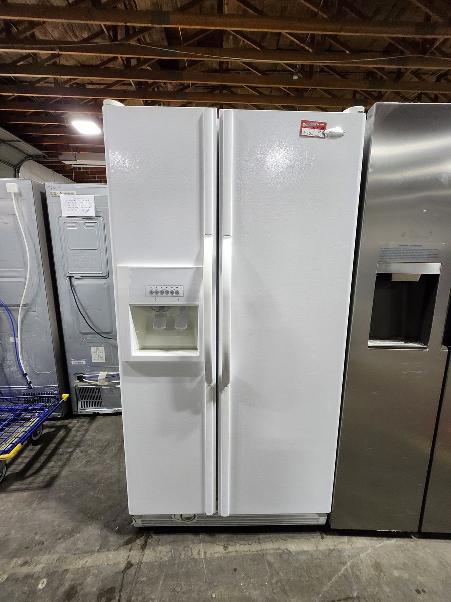 NICE WHIRLPOOL SIDE BY SIDE FRIDGE! W-WARRANTY
