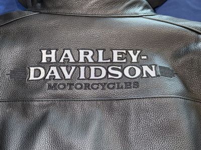 Harley-Davidson Men's Black Leather Motorcycle Jacket with Removable Polyester Hood - Excellent Condition