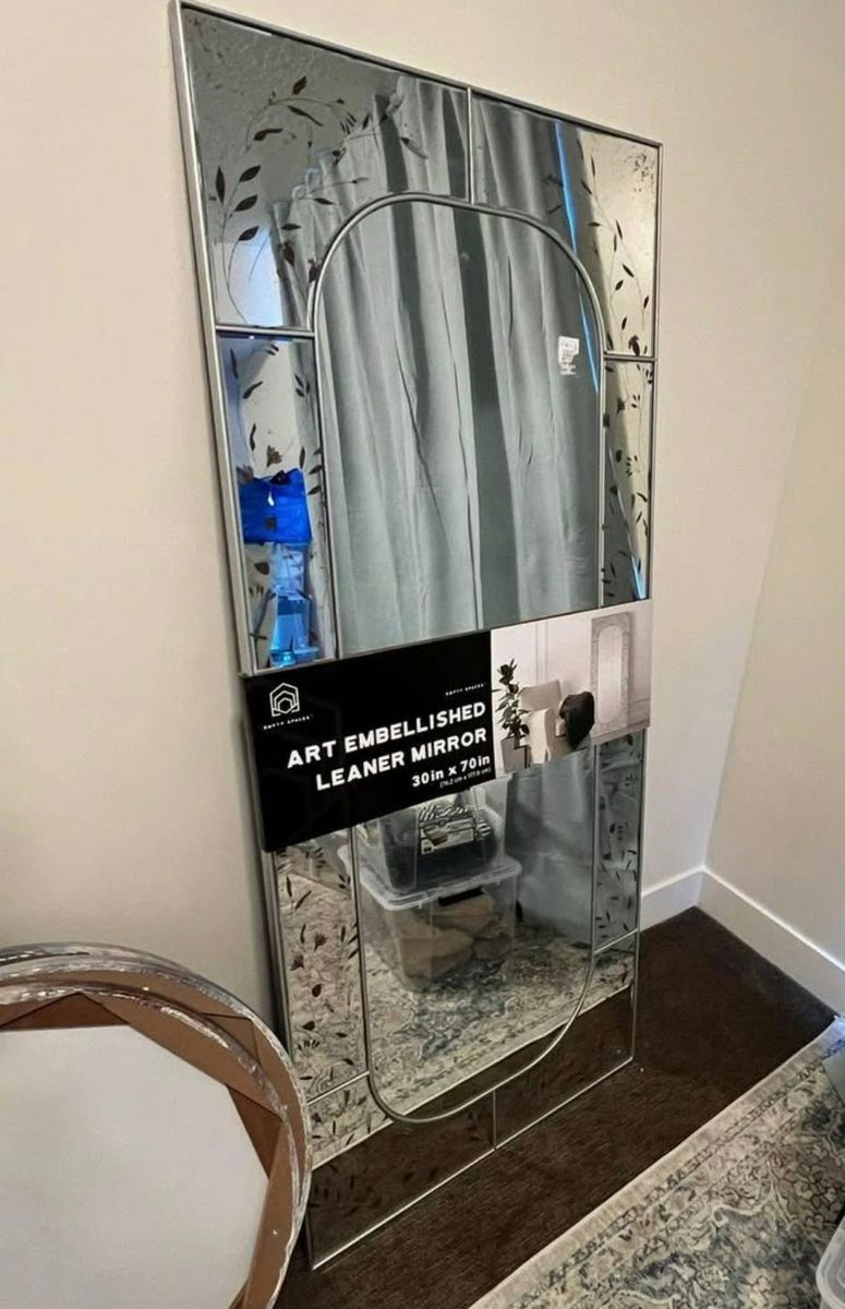 2'6" x 5'8" Standing Mirror