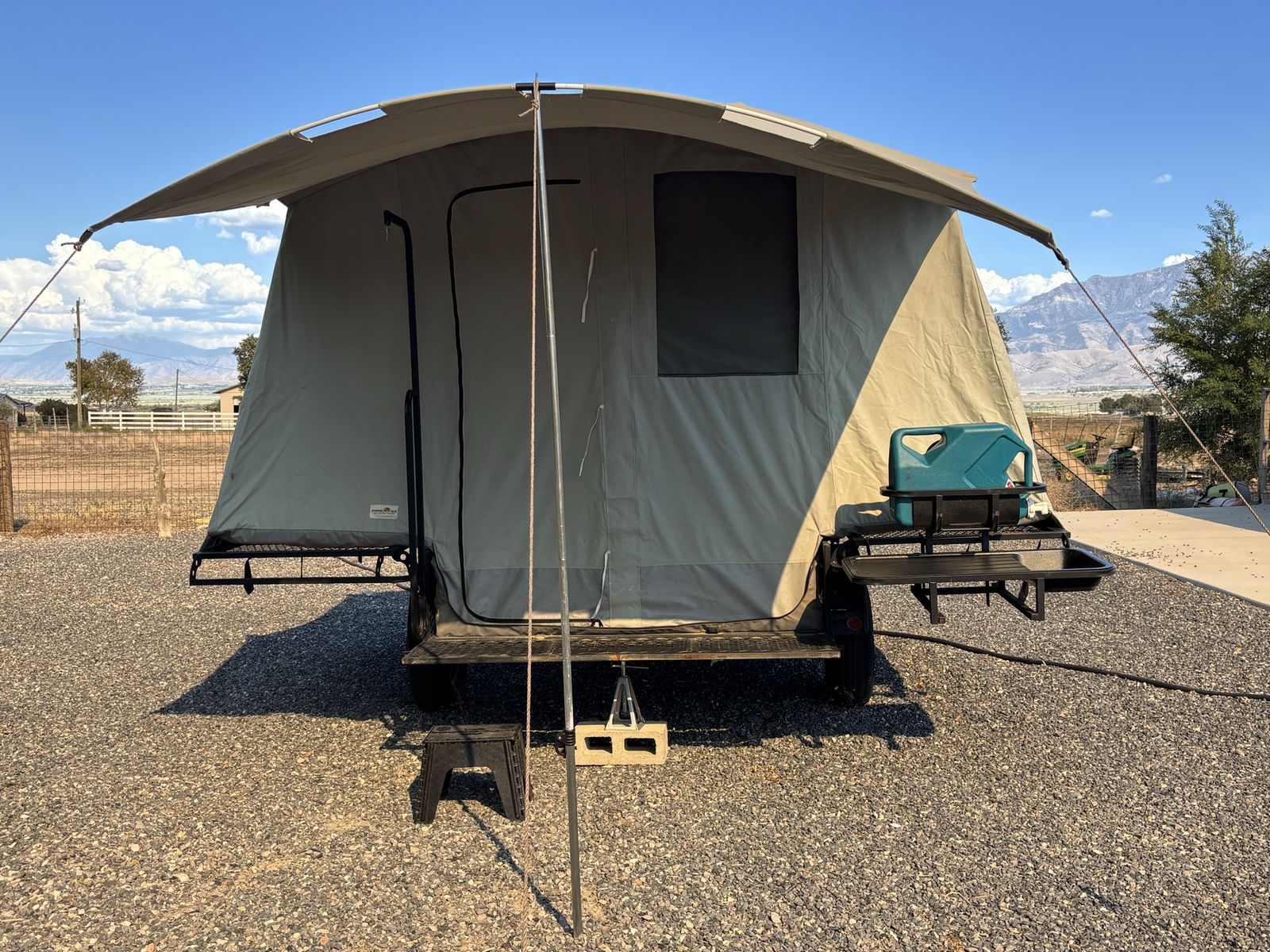 2018 Jumping Jack 6' x 8' Tent Trailer – Loaded with Accessories