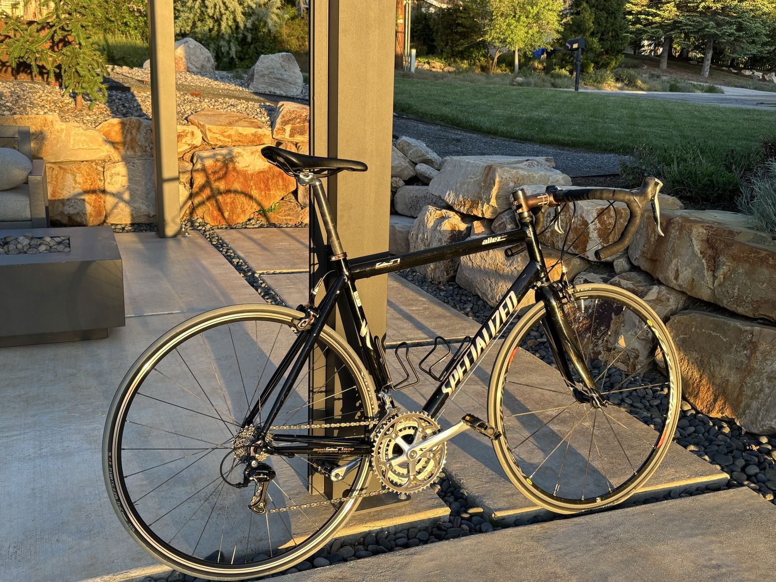 Specialized Allez E5 Road Bike – Shimano 105 – Fast entry level / commuter bike!  Size LARGE