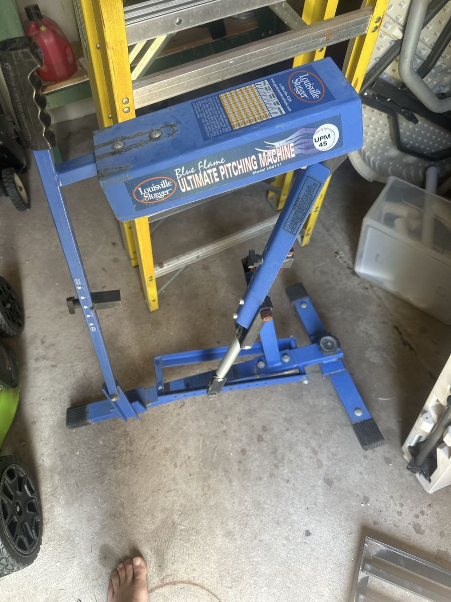 Louisville Slugger Blue Flame UPM45 Ultimate Pitching Machine Model L60111, Baseball/Softball