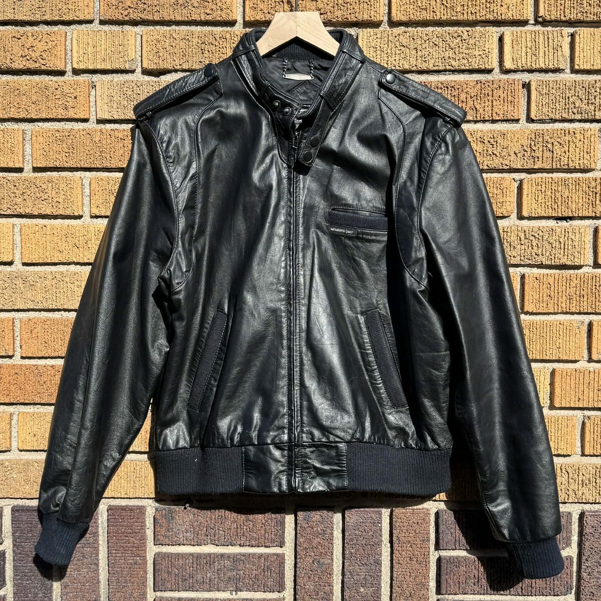 Vintage MEMBERS ONLY Cafe Racer Leather Jacket - Size 44 - Black