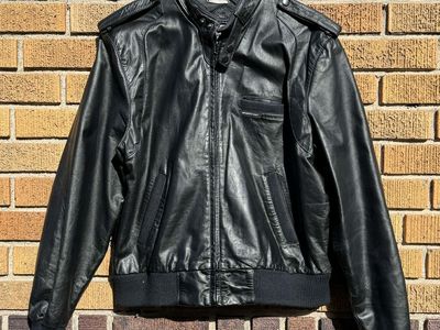 Vintage MEMBERS ONLY Cafe Racer Leather Jacket - Size 44 - Black