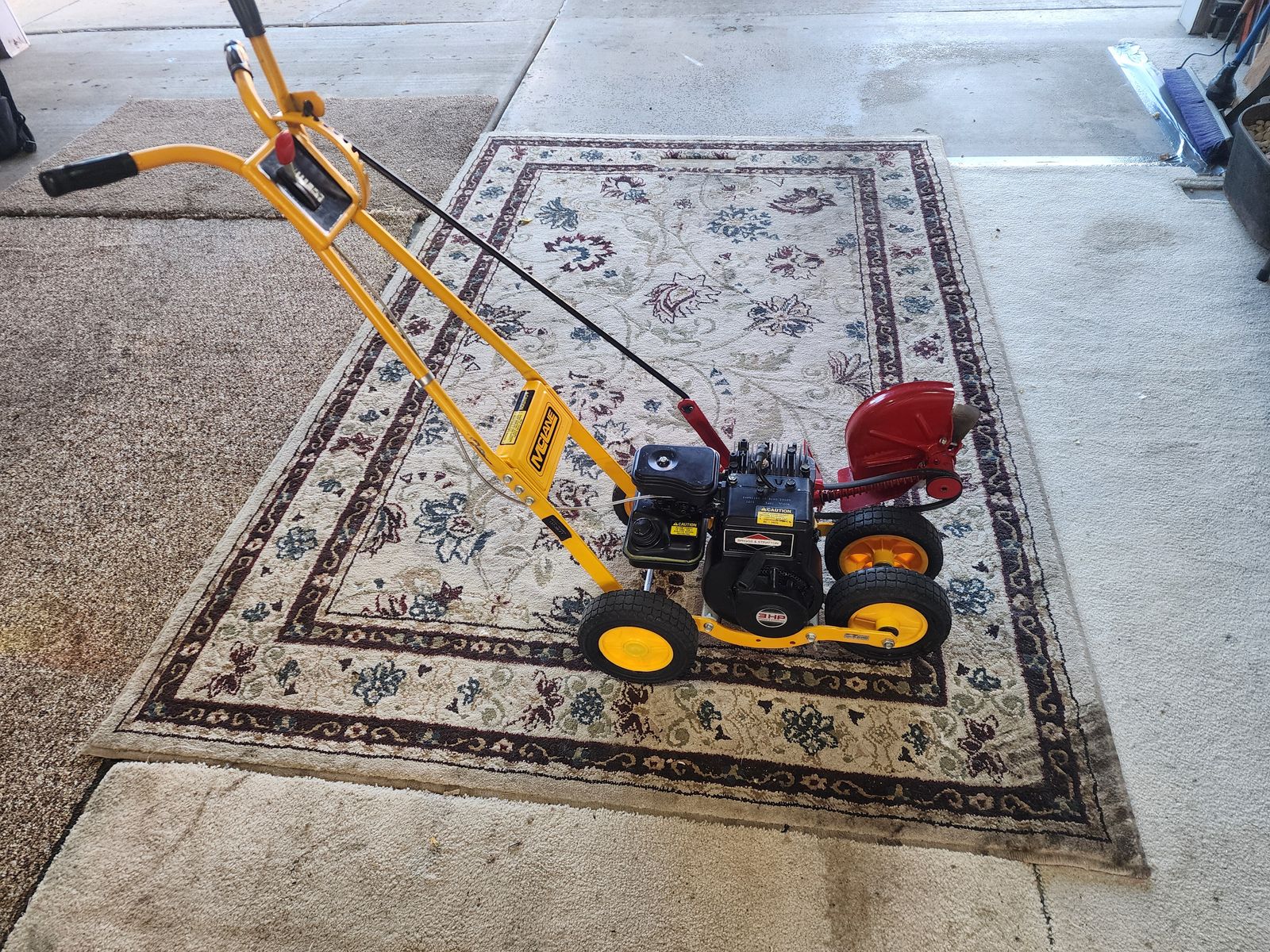 McLane yard edger