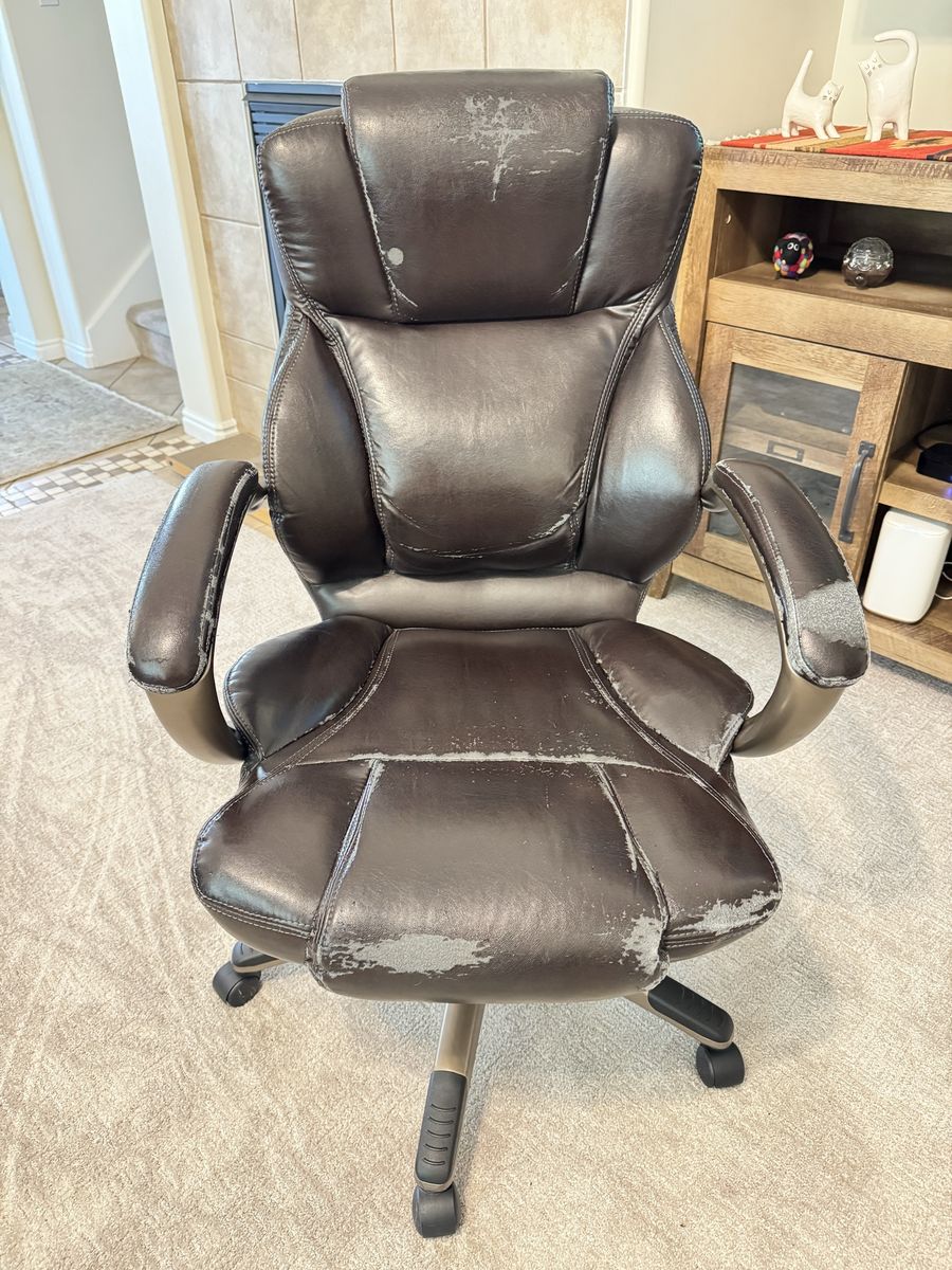 Comfortable adjustable office chair