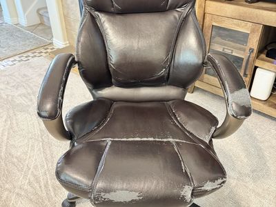Comfortable adjustable office chair
