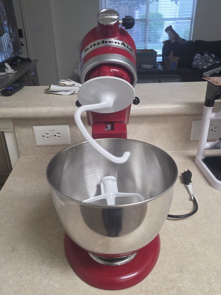 KitchenAid Artisan Series 5-Quart Tilt-Head Stand Mixer Red