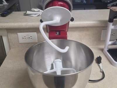 KitchenAid Artisan Series 5-Quart Tilt-Head Stand Mixer Red
