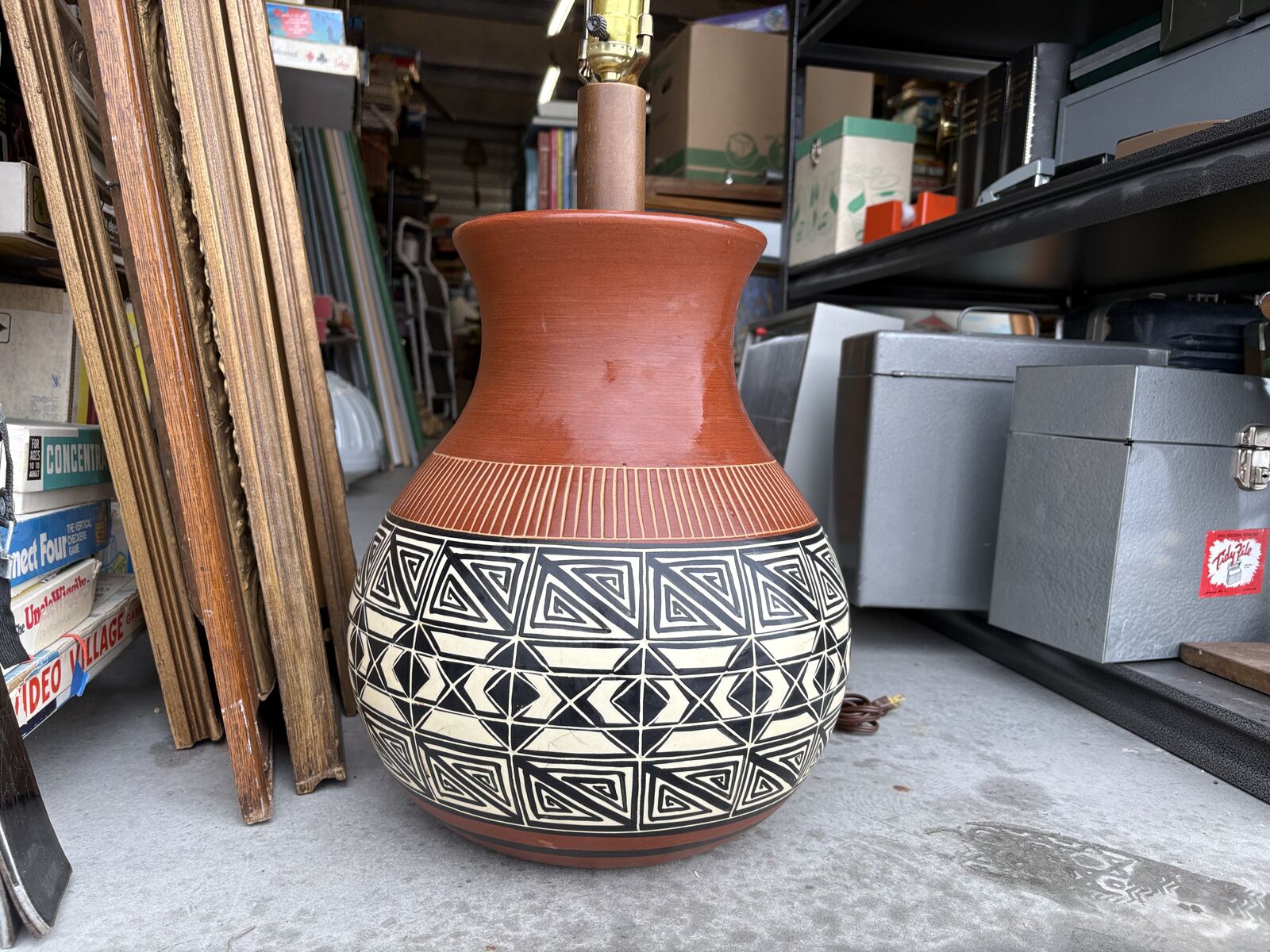 Stunning lamp, vintage Acoma Pueblo New Mexico lamp Native American