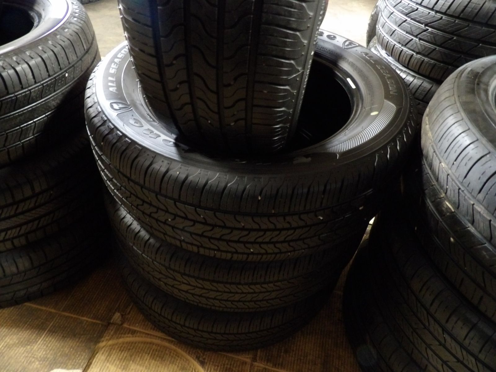 225/60R17 FIRESTONE ALL SEASON SET OF USED TIRES