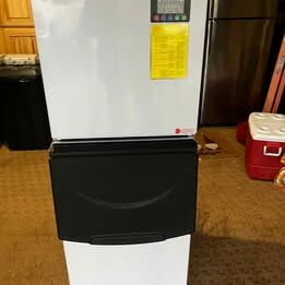 Commercial Freestanding Ice Maker- never used