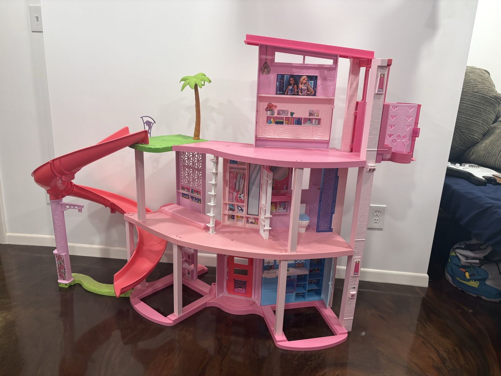 Barbie Dreamhouse Dollhouse with Slide - no accessories, no dolls
