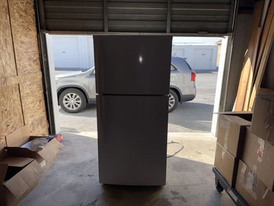 Whirlpool 19 cubic foot refrigerator/freezer with ice maker