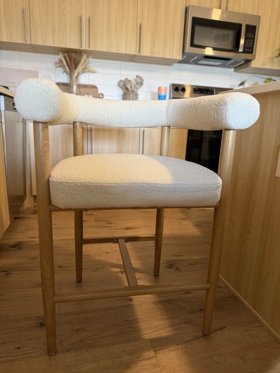 2 brand new in box counter stools