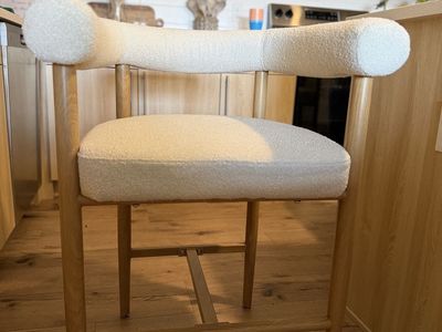 2 brand new in box counter stools