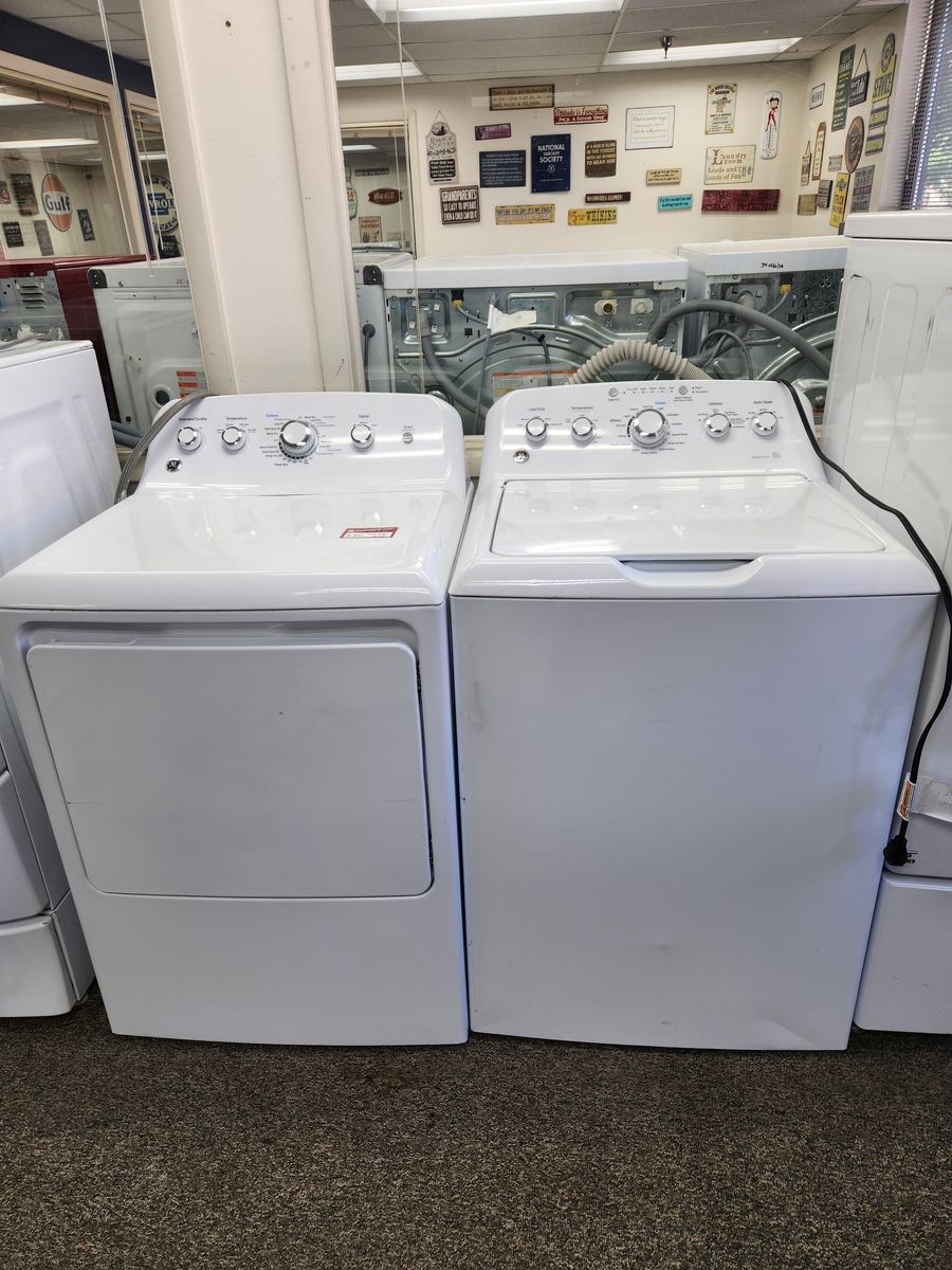 BEAUTIFUL GE TOPLOAD WASHER AND ELECTRIC DRYE SET! W-WARRANTY