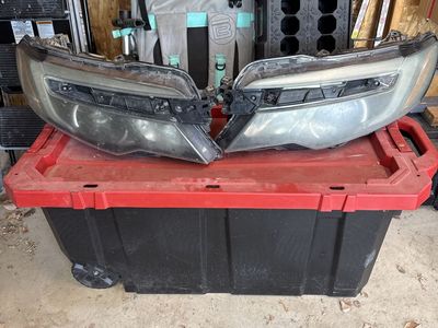 Pair of Honda pilot Headlights - fits 2016+