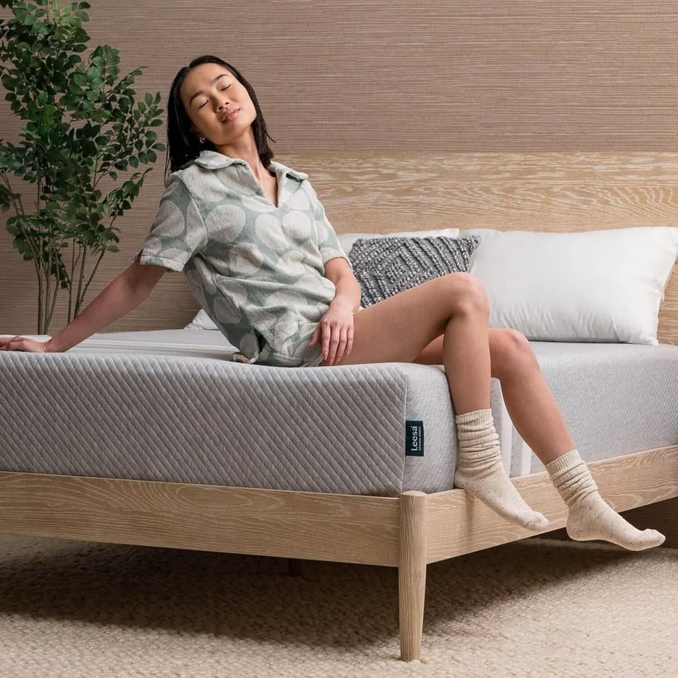 Leesa Hybrid Queen Mattress – $599
