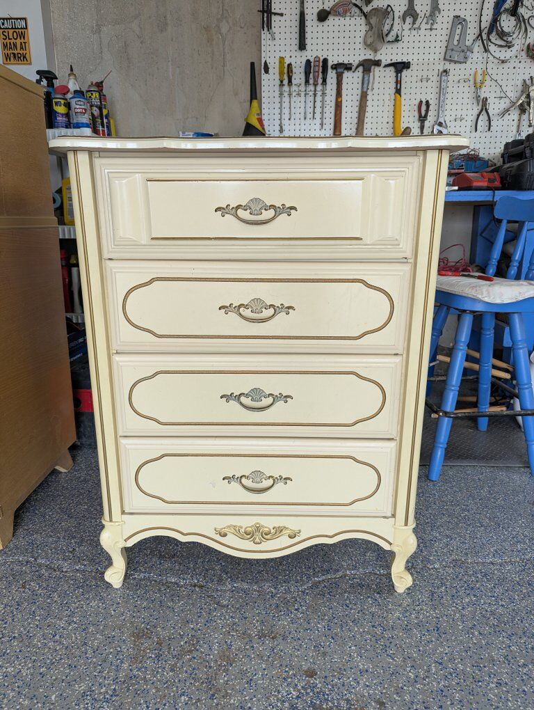 vintage dresser 50$ obo