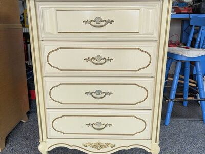 vintage dresser 50$ obo